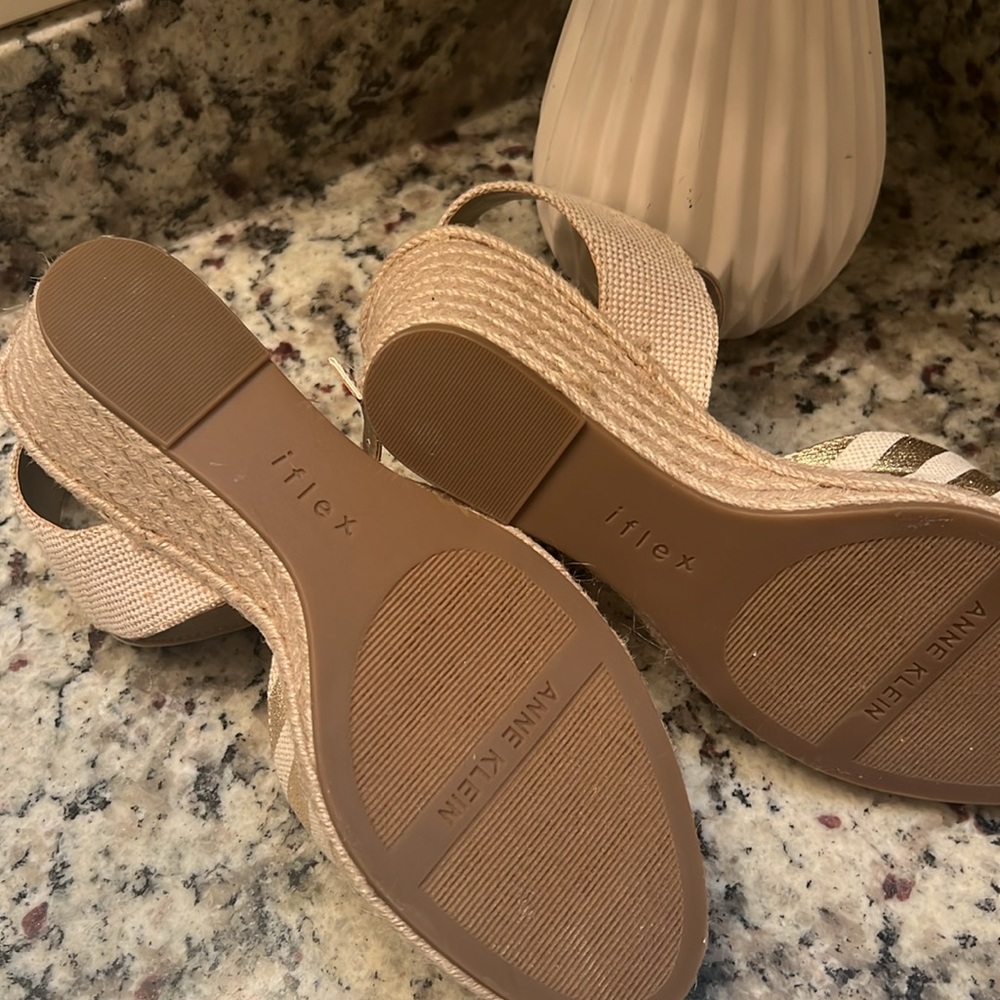 New - Picture 2 of 5